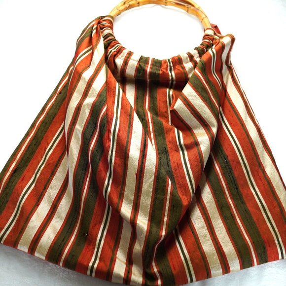 MayaBags Hand-Embroidered Bird of Paradise Bamboo Handle Tote Bag‎ - Picture 1 of 10